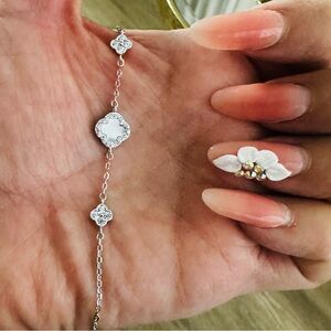 Sterling Silver 925 Cloves Geometric Crystal Accent Bracelet